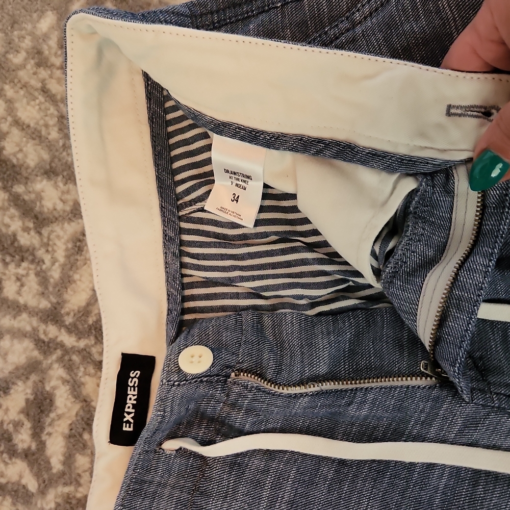 Express Men Shorts - Picture 2 of 7